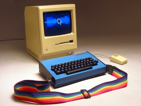 Un Macintosh 128k hacké pour faire de la musique. Un Macintosh 128k hacké pour faire de la musique.