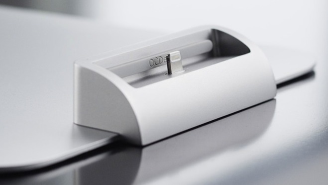 OCDock™ pour un iPhone avec coque. OCDock™ pour un iPhone avec coque.
