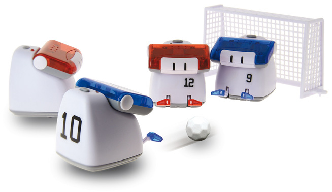 Pilotez des petits robots footballeurs avec votre iPhone • @BeewiWireless