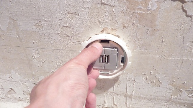 Installez des prises USB dans votre mur Installez des prises USB dans votre mur