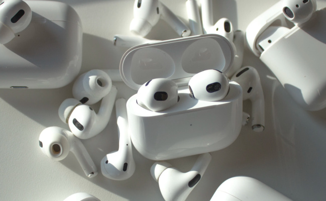 News • La police découvre une usine de fabrication de (faux) AirPods en Chine News • La police découvre une usine de fabrication de (faux) AirPods en Chine