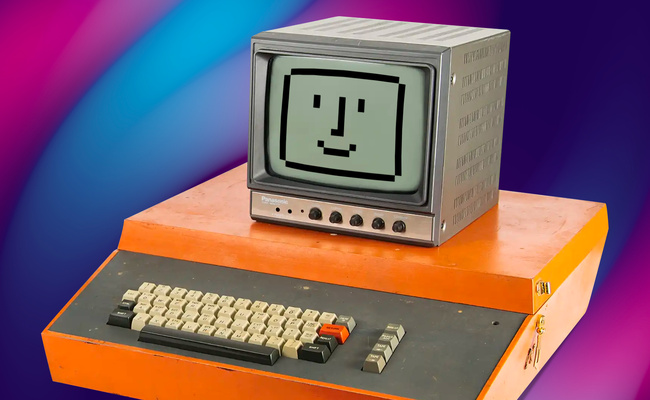 Insolite • Un très rare Apple I dans son socle d’origine en bois, vendu 475 000 dollars