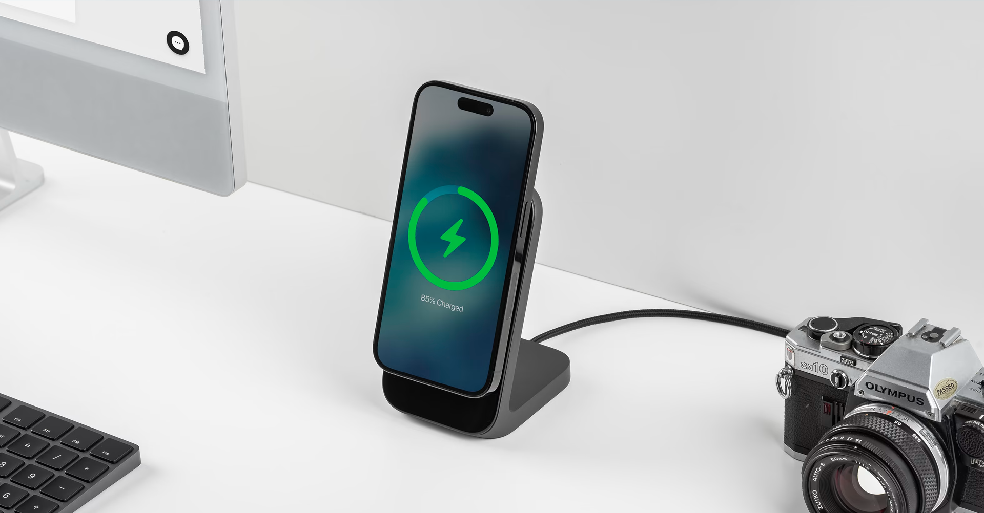 Accessoires • Nomad lance le Stand One, un support MagSafe pour iPhone