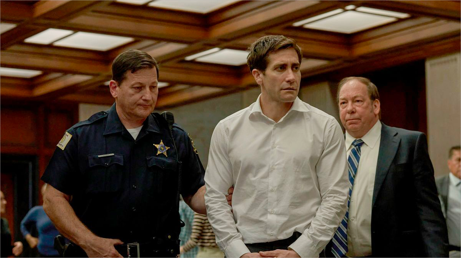 Jake Gyllenhaal en très mauvaise posture. Photo © Apple TV+