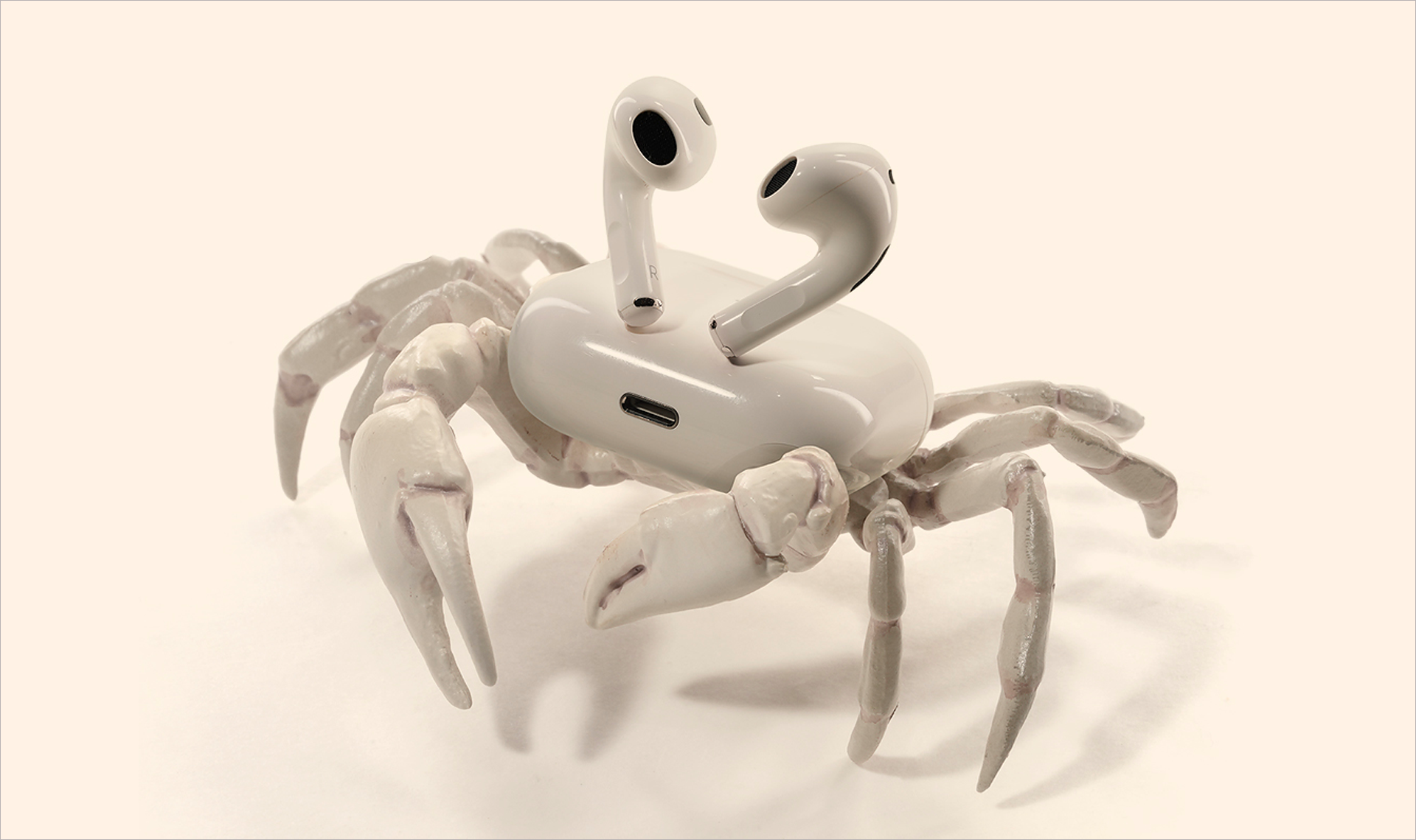 AirPods Crab. Photo © Tatsuya Tanak AirPods Crab. Photo © Tatsuya Tanak