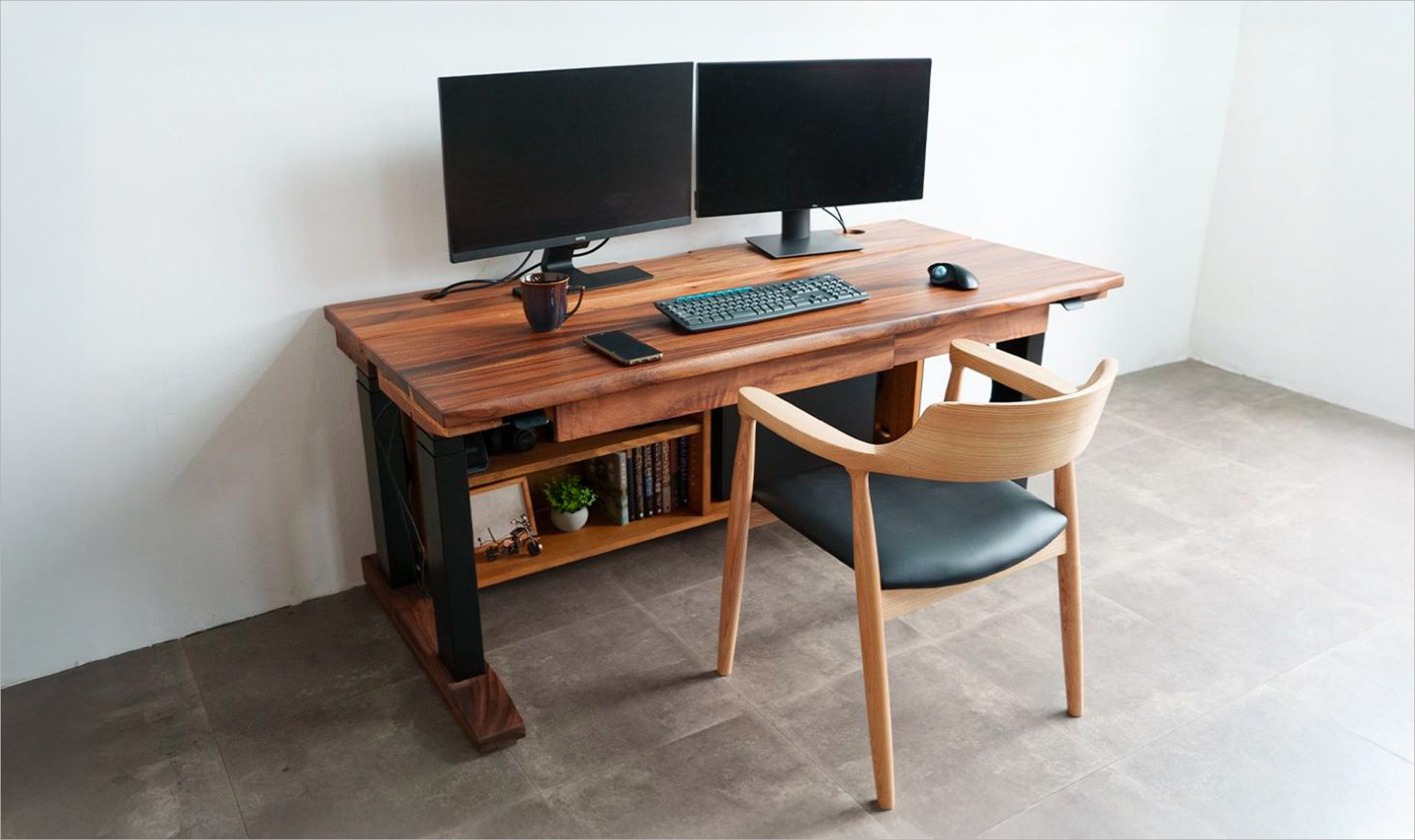 Matériel • Un bureau assis-debout qui se divise en deux pour plus de confort