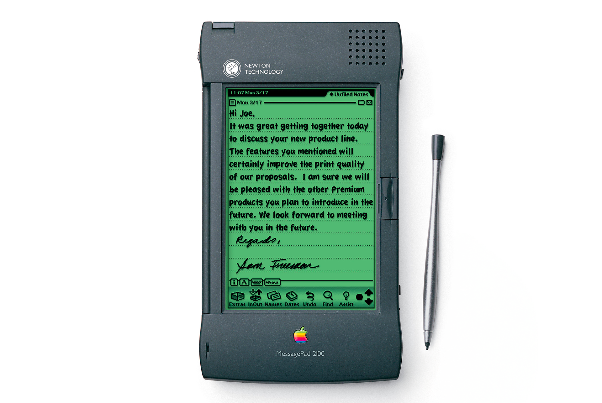 Le Newton ou MessagePad 2100. Photo © Apple.