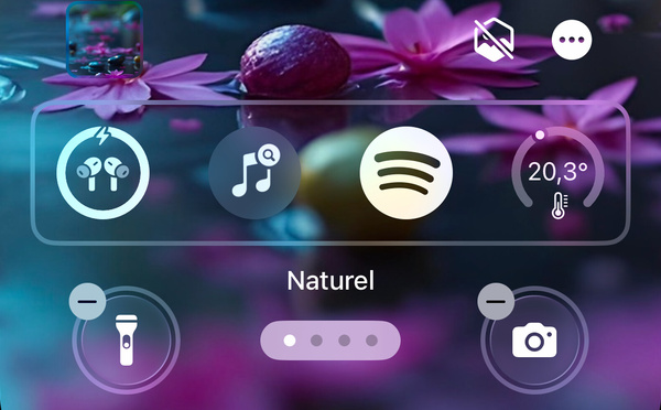 iOS 26 • Déplacez les widgets situés sous l’heure vers le bas de l’écran verrouillé
